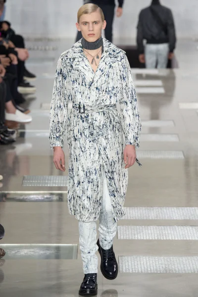 Look 30